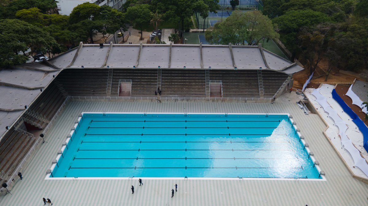 ViceVenezuela's tweet photo. #EnFotos || Durante la actividad presidencial dedicada a la Misión Venezuela Bella, la Vicepresidenta  @delcyrodriguezv lideró este miércoles la entrega formal del Complejo de Piscinas de la Universidad Central de Venezuela (UCV), recuperado por la @MVzlaBella.

#24May https://t.co/1zGplXMH4v