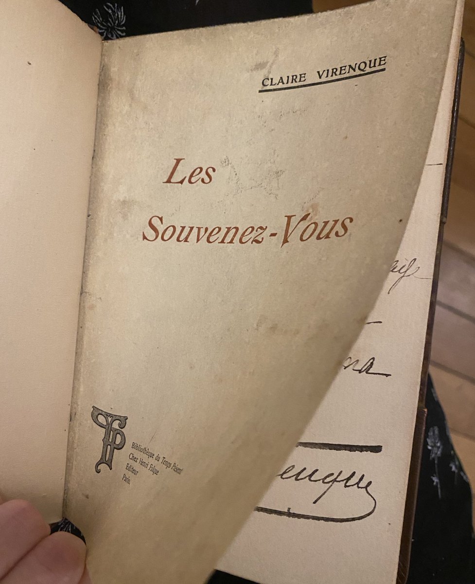 « Sur ce passé meurtri, dans mon âme enfermé,
L’oubli voudrait en vain étendre ses racines,
Car j’ai connu par lui ces deux choses divines :
D’avoir beaucoup souffert, d’avoir beaucoup aimé. »

Claire Virenque (1871-1922) 
Les Souvenez-Vous (1911)