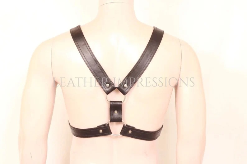 Hot_BDSM_Gear's tweet photo. Embrace your daring side with this sleek and edgy leather chest harness, a symbol of confidence and empowerment.

https://t.co/mpVbY5xFss

#Hharness #bulldogharness #handmadeharness #bdsmgear #custommadeleather #adjustableharness #harness #harnesses #etsyseller #etsyfinds https://t.co/WGjvkeJbt4
