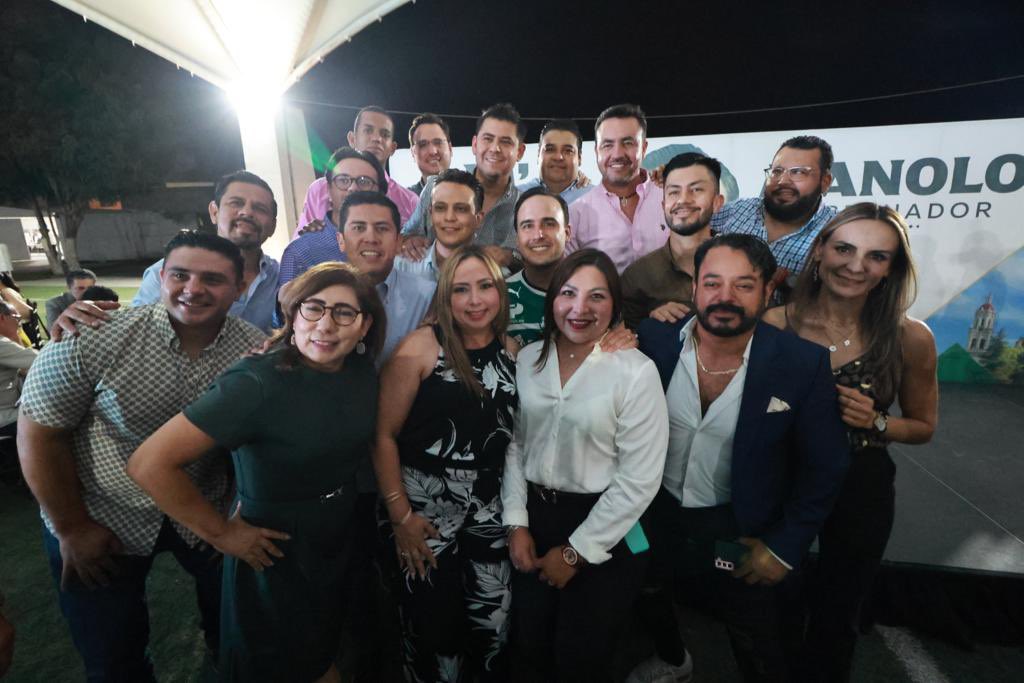 manolojim's tweet photo. Excelente reunión con mis amigos empresarios de #Torreón. Siempre es un gusto poder intercambiar ideas con quienes generan empleos y desarrollo. Juntos consolidáremos a #Coahuila como uno de los estados más prósperos y competitivos del país. #PaDelanteCoahuila https://t.co/TrlNHatBZo