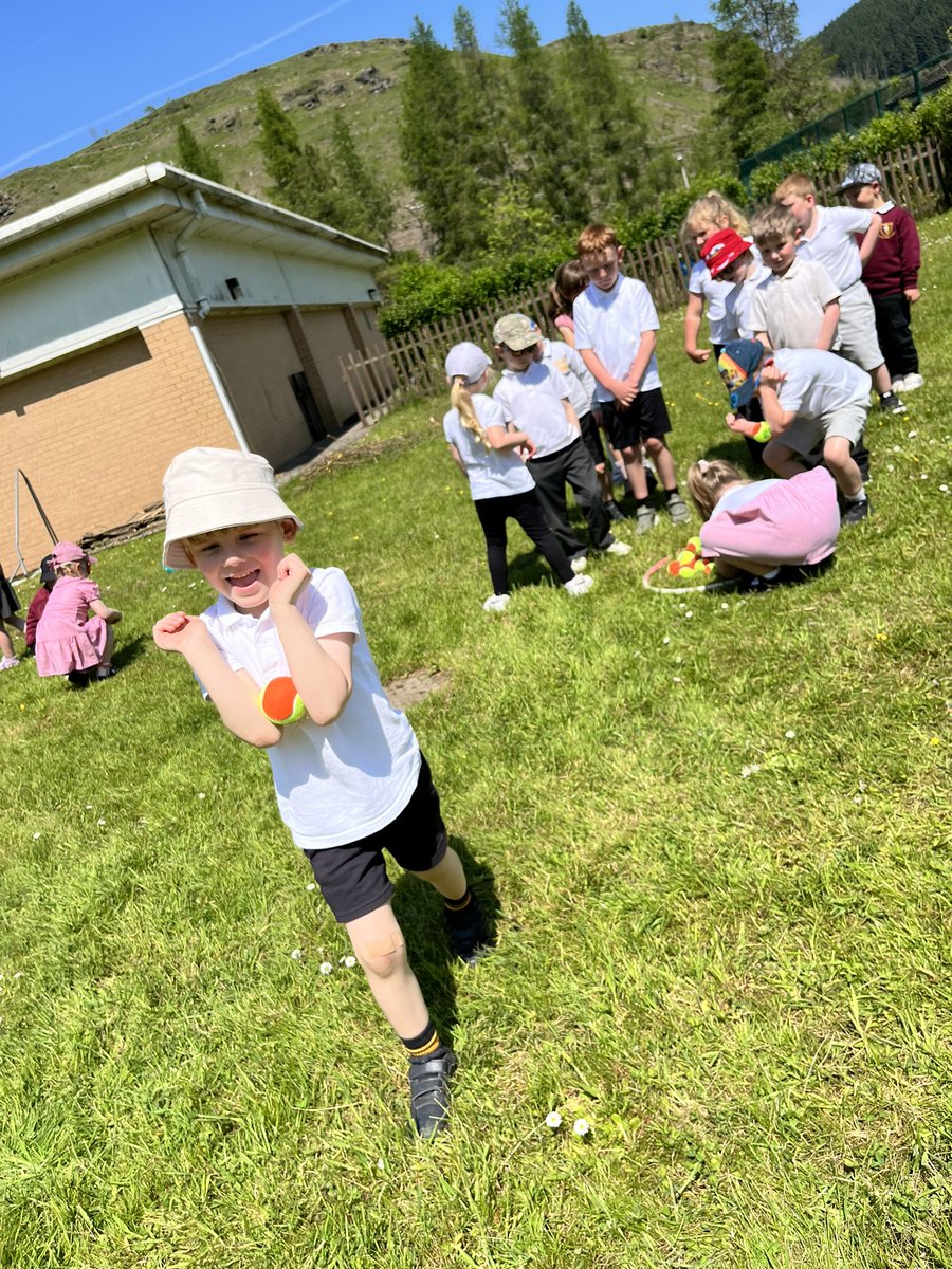 CymerPrimary's tweet photo. #CAPWillow continued to improve their team and communication skills in the forest this week. We played many fun games, including a blindfold treasure hunt. ☀️ #AmbitiousCapableLearners https://t.co/uzHhhAHyj5
