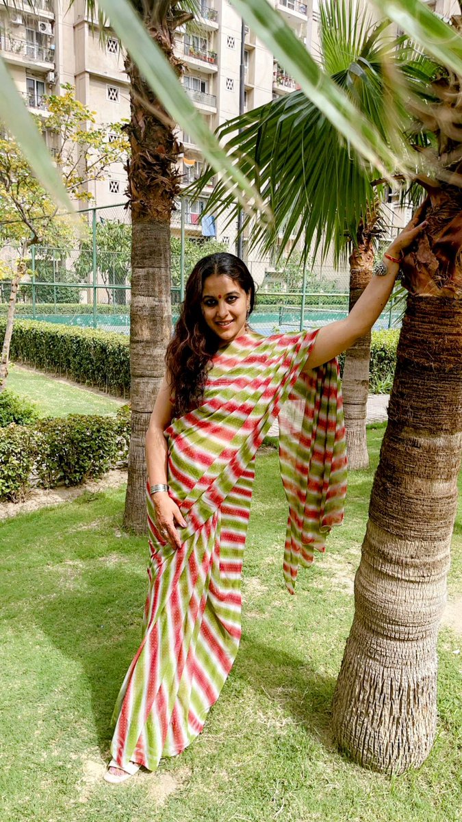Have become this one big saree fan!

I feel they are perfect both for events and meetings. Elegant and comfortable and at the same time add to your personality.

#sareelove #sareefashion #sareelover #saree #sareeindia #sareecollection #sareeaddict