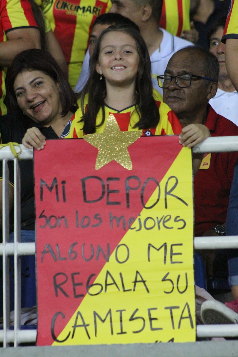 JalexanderCe's tweet photo. Hoy fue un gran día para el Deportivo Pereira, 
también tomé más 300 fotos para todos los hinchas y me gustaría que le lleguen a todos. RT para que muchos vean las fotos. 
https://t.co/xO1WWNlY8u https://t.co/VXkOpGEDl1