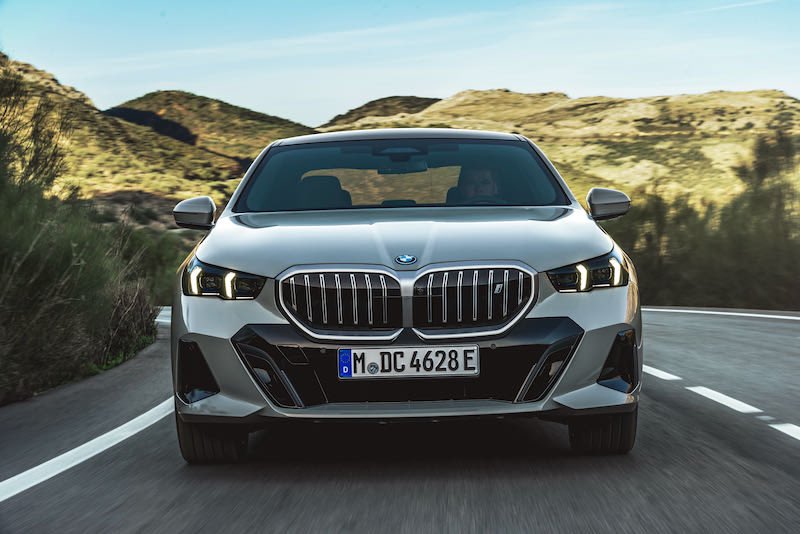 IamVickkP1's tweet photo. BMW a présenté hier la nouvelle génération de la Série 5… https://t.co/v9bBxxR2wG