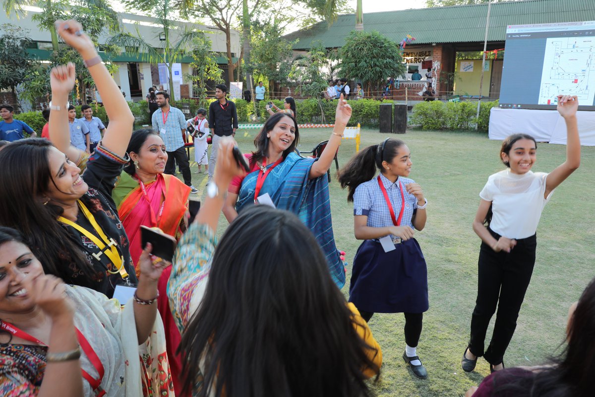 AmritVidTweets's tweet photo. Hip hip hurrah for Team Amrit!!
15th year of 100% success in Grade 10 Boards.

Lets clap, dance, play some music and make some noise... every student, parent and team member should be hear our celebrations... https://t.co/pDJpZ9QWVW