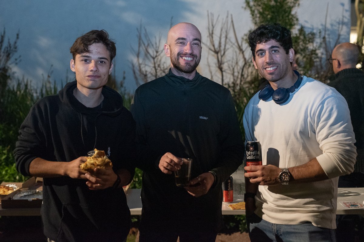 Muchas gracias a todos los que vinieron a celebrar el Bitcoin Pizza Day con nosotros este Lunes!  En especial a <a href="/PizzaRequeso/">Requeso Pizzería</a> , <a href="/EspacioCowork/">Espacio Cowork</a>  y <a href="/escuelitabtc/">Escuelita Bitcoin #FREESAMOURAI</a>  por organizar y apoyar el evento.  Los invitamos a todos a unirse y venir al proximo evento: meetup.init.uy