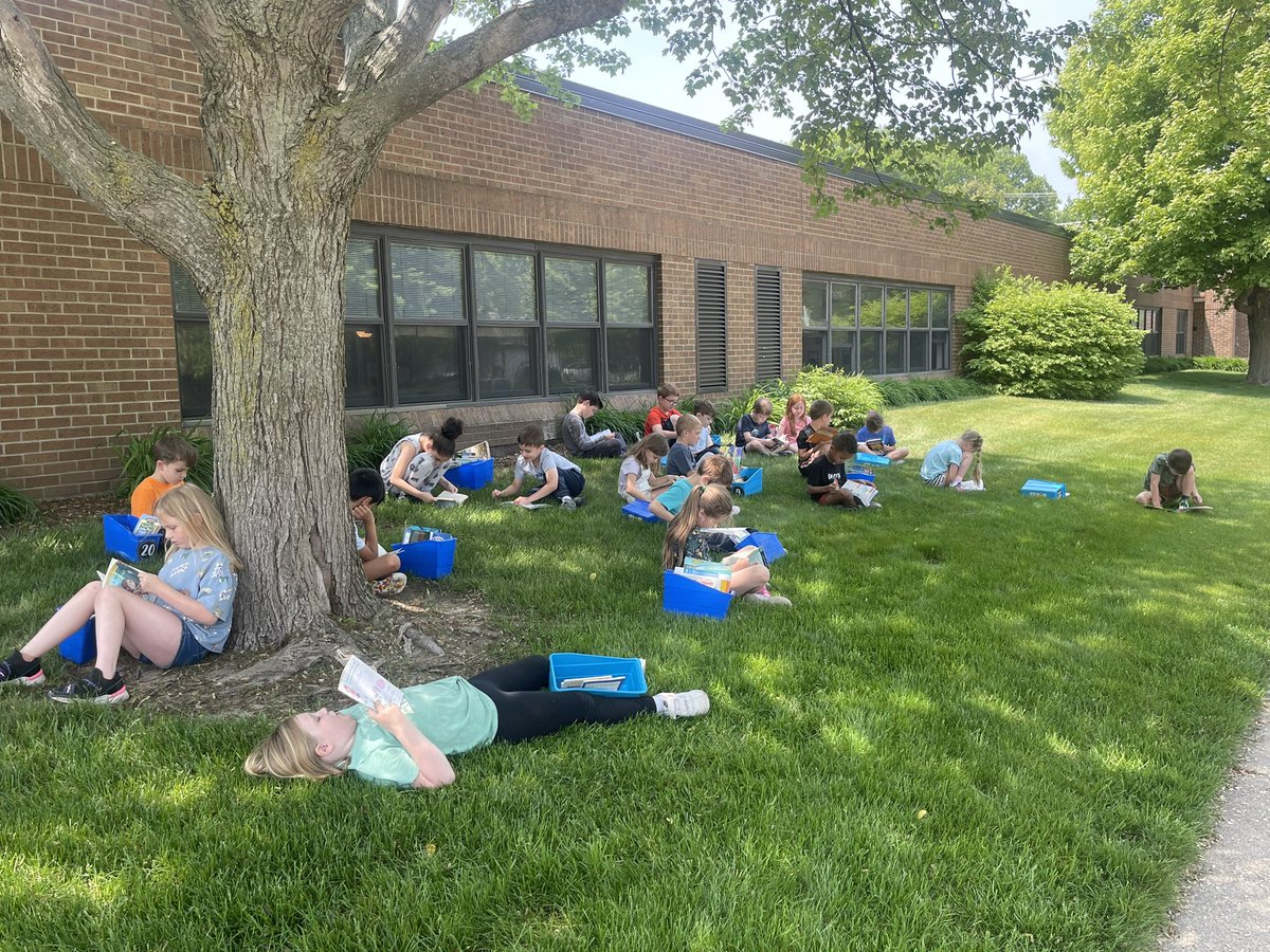 Today was a great day to read outside! <a href="/LakewoodEl/">Lakewood Elementary</a>
