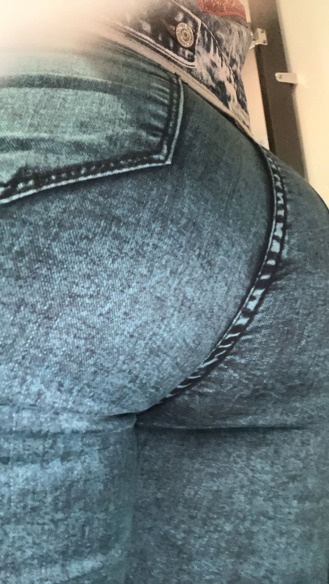 bootiful420's tweet photo. Who wants to see my hump with my pants off? 😉

#nsfwtw #nsfwtwt #nsfw #humpday #sellingcontent #onlyfans #onlyfansbabe #onlyfansgirl #Dmsopen https://t.co/NN6KKmp1Ur