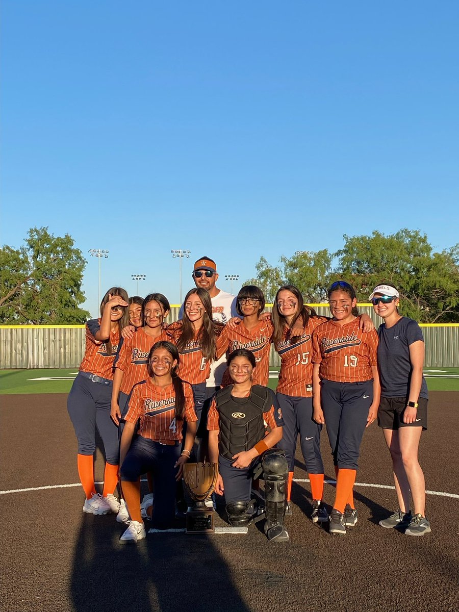 District Champs!! 🏆
Great season for this 7/8th grade group of girls!! Excited to keep the Riverside Softball Program Going! Beating Hanks @ Their House 11-8! Let’s Goooo! 🥎