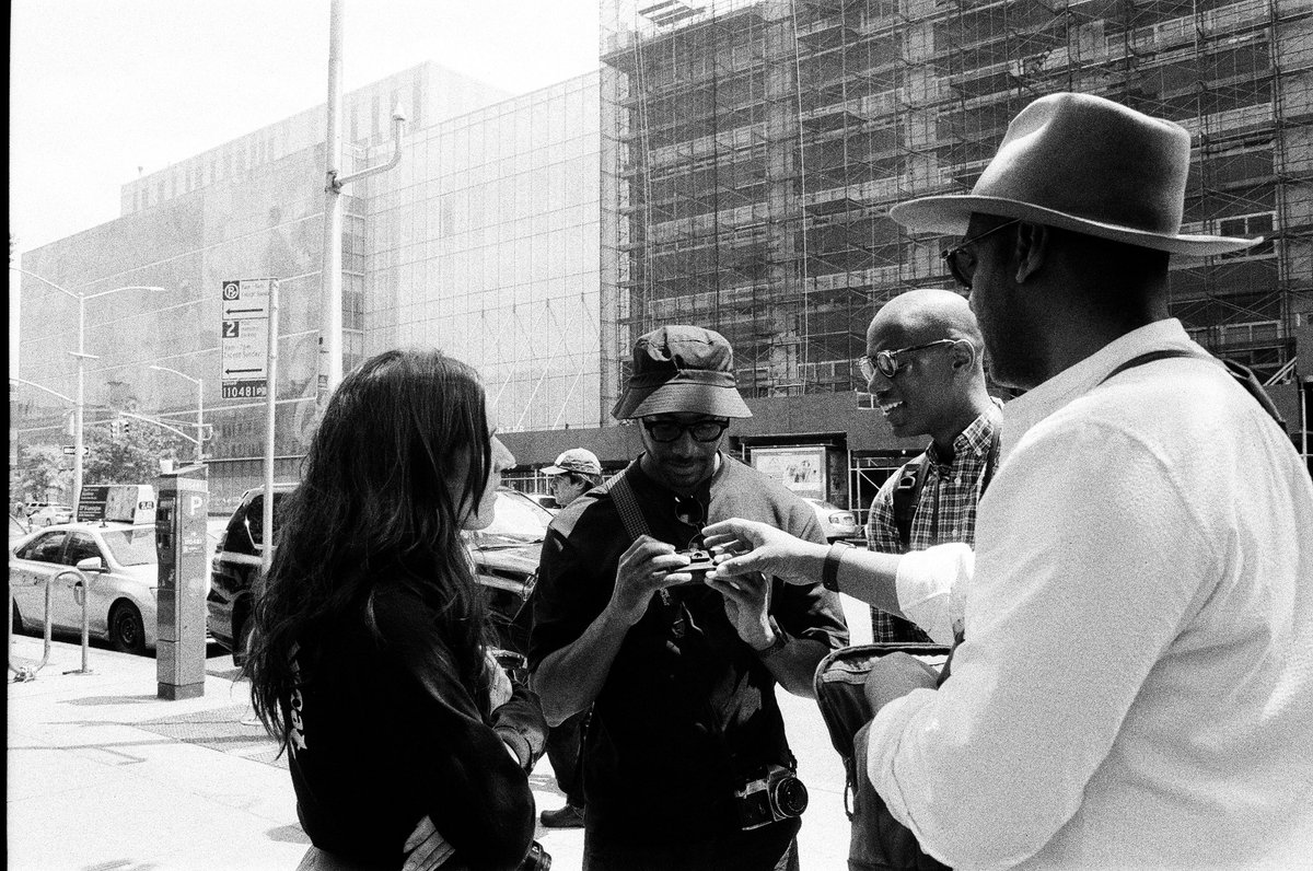 kedrickdwalker's tweet photo. A Wander in Harlem / MoMA x Souls In Focus @soulsinfocus / Tri-X 400 / Harlem / May 2023
#soulsinfocus #getinfocus #harlemphotowander #trix400 #filmphotography (2/2) https://t.co/osSVBoWFaz