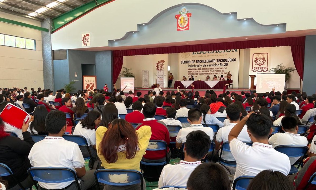 En el marco del Día del Estudiante y el Decenio Internacional de las Lenguas Indígenas 2022-32, el <a href="/ImliOaxaca/">Instituto Municipal de las Lenguas Indígenas</a> y el CBTis No. 26 celebraron el foro Intercultural "Al Rescate de Mi Lengua", en el evento se firmó un acuerdo de colaboración para el rescate de las #LenguasIndígenas