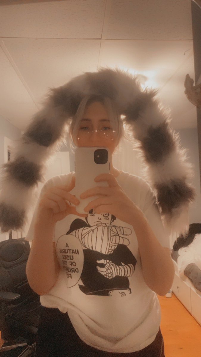 I have a MSc in primatology and so far the most I’ve done with it is make this lemur tail for a cursed cosplay 👍🏼 
(someone help motivate me to actually do some more research)