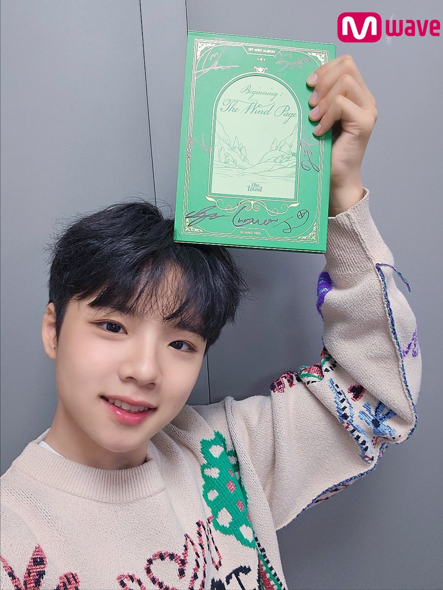 OfficialMwave's tweet photo. [#Mwave shop] #TheWind Wind Selfie for fans📷

📍Sales Period : ~ May 29, 6PM (KST)
📍SIGNED CD : https://t.co/vwX3q6Dv9c

#더윈드 #Beginning_TheWindPage
#김희수 #KIMHEESOO
#박하유찬 #PARKHAYUCHAN
#신재원 #SHINJAEWON
#안찬원 #ANCHANWON https://t.co/TyVMiMosBH