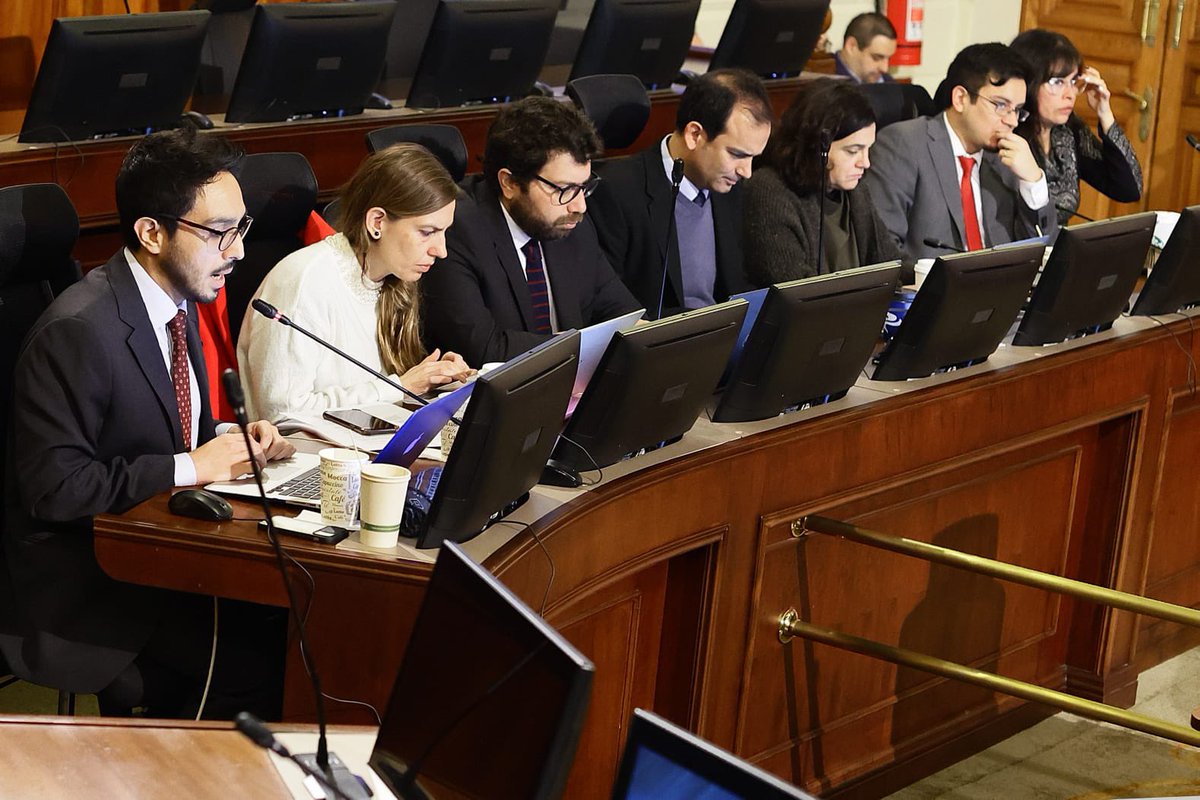 Antonia_Rivas_P's tweet photo. Hoy, en la #ComisionExperta, aprobamos un capítulo central, el corazón del texto constitucional, el de derechos, garantías y libertades fundamentales.
Es una buena combinación, que actualiza y mejora derechos ya reconocidos e incorpora importantes derechos nuevos. https://t.co/efZEin0mmK