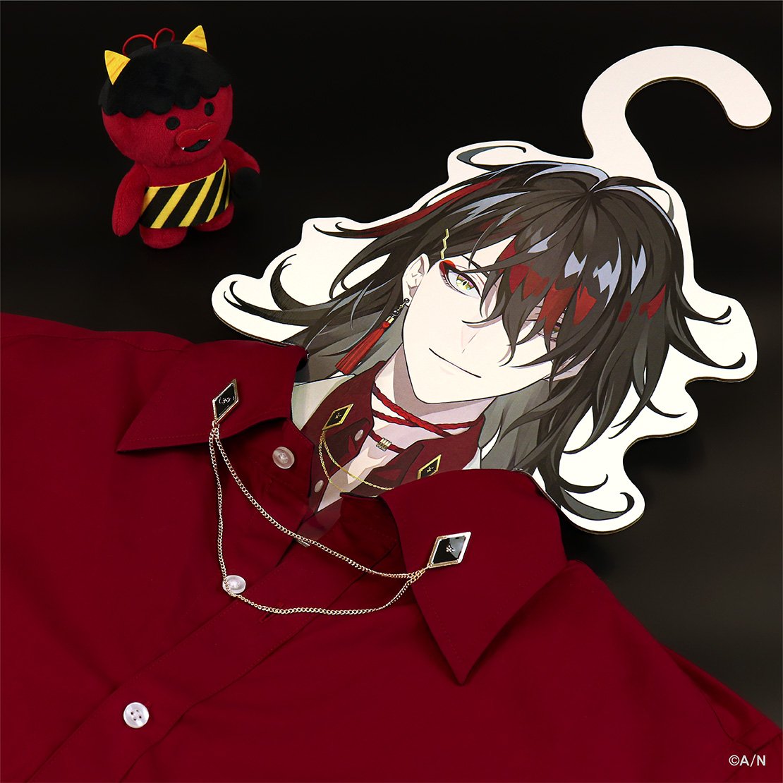 NIJISANJI_World's tweet photo. 【🎊Vox Akuma Celebration🎊 merch introduction】  

"Vox Akuma Celebration" merch available for order now!🎉
The "Original Shirt" is made of 100% cotton and incorporates Vox Akuma's original ideas!
Don't miss the life-size "Oni Giri Keychain" as well!😚

*Height of the models - Image (3): 173 cm / Image (4): 155 cm
*The character hanger is sold separtely.

⏰Available until:
June 18 (Sun), 7:59 PDT

🔻#NIJISANJI_EN Store:
https://t.co/sbXYSY7A24