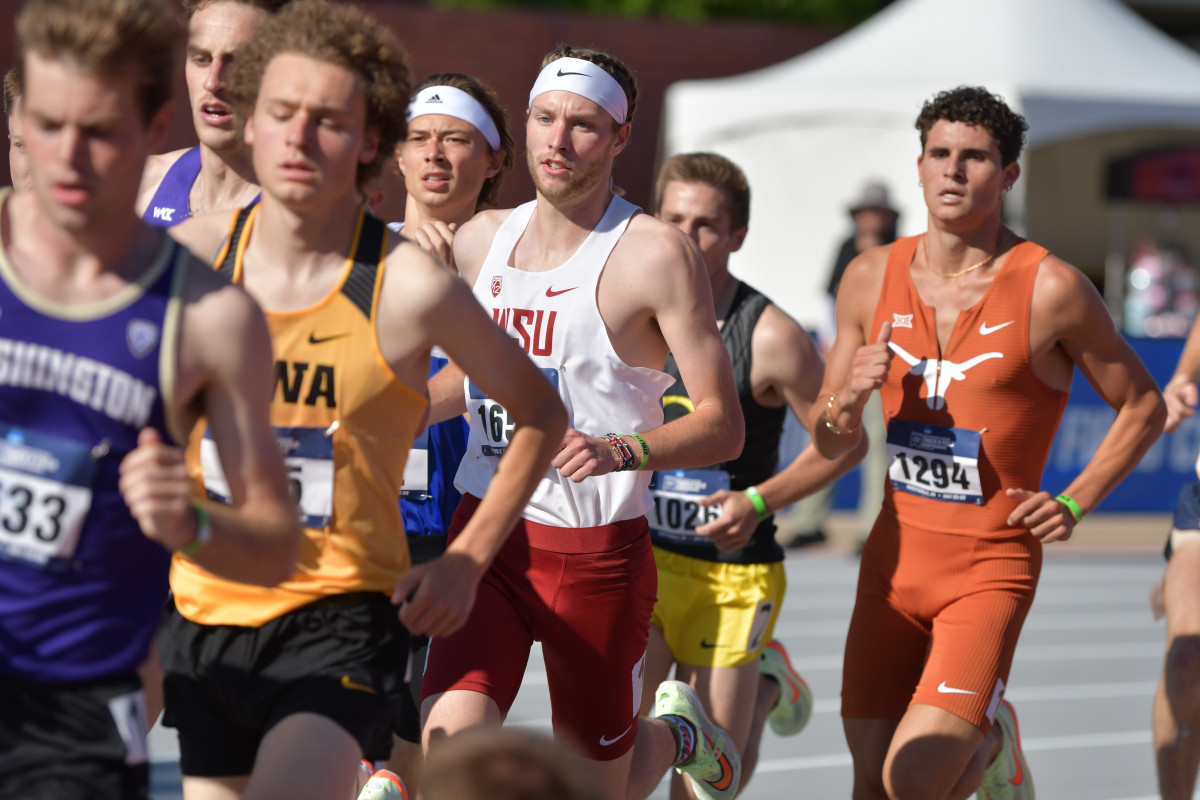 𝗡𝗖𝗔𝗔 𝗪𝗘𝗦𝗧 𝗣𝗥𝗘𝗟𝗜𝗠𝗜𝗡𝗔𝗥𝗬 𝗥𝗢𝗨𝗡𝗗  |  𝗠𝗘𝗡'𝗦 𝟭𝟱𝟬𝟬𝗺 𝗥𝗨𝗡

Strong race tonight for Zach in the 1500m.  He'll be back on the track Friday for the national semifinal of the men's 5K.

Stallings⏱️ 3:50.51, 6th in heat 2

#GoCougs | #NCCAtf