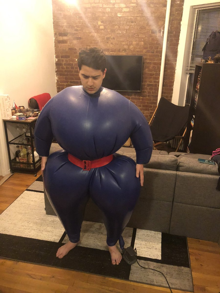 happyberryboy6's tweet photo. Had a friend over for some juicy fun 😉 https://t.co/ZTpH7e8nXK