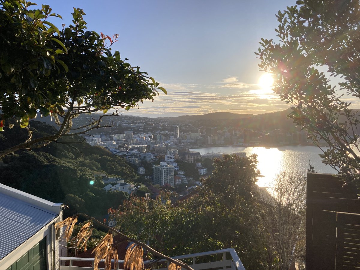Still getting used to living in this amazing city... not a bad commute! <a href="/scieVUW/">Science in Society</a> <a href="/WellingtonUni/">WellingtonUni</a>