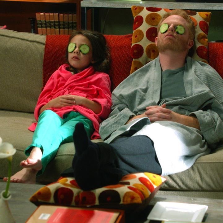 valkswife's tweet photo. reply and i’ll give you a show for you to post your four favorite characters!

i got: modern family https://t.co/n9P8awkF4C