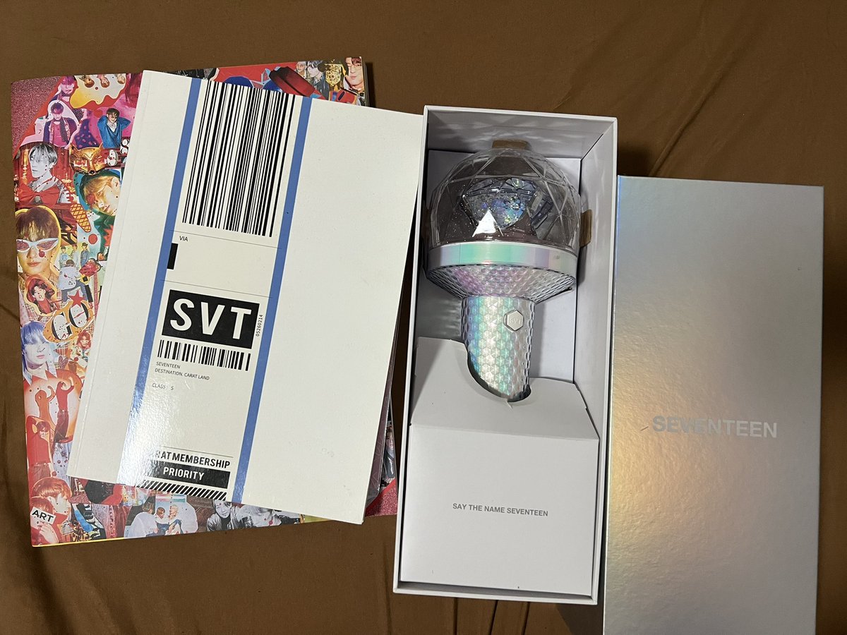user461997's tweet photo. sold as set! wts lfb ph 

• caratbong v2, good as new 100%. with complete inclusion. (unsealed lang because triny ko lang and pinicturan lang.)
• gose mag
• carat memship 5th gen photobook

rush sale. NO lowballing. ty!

t. seventeen svt lightstick caratbong https://t.co/j0xc8lh1G3