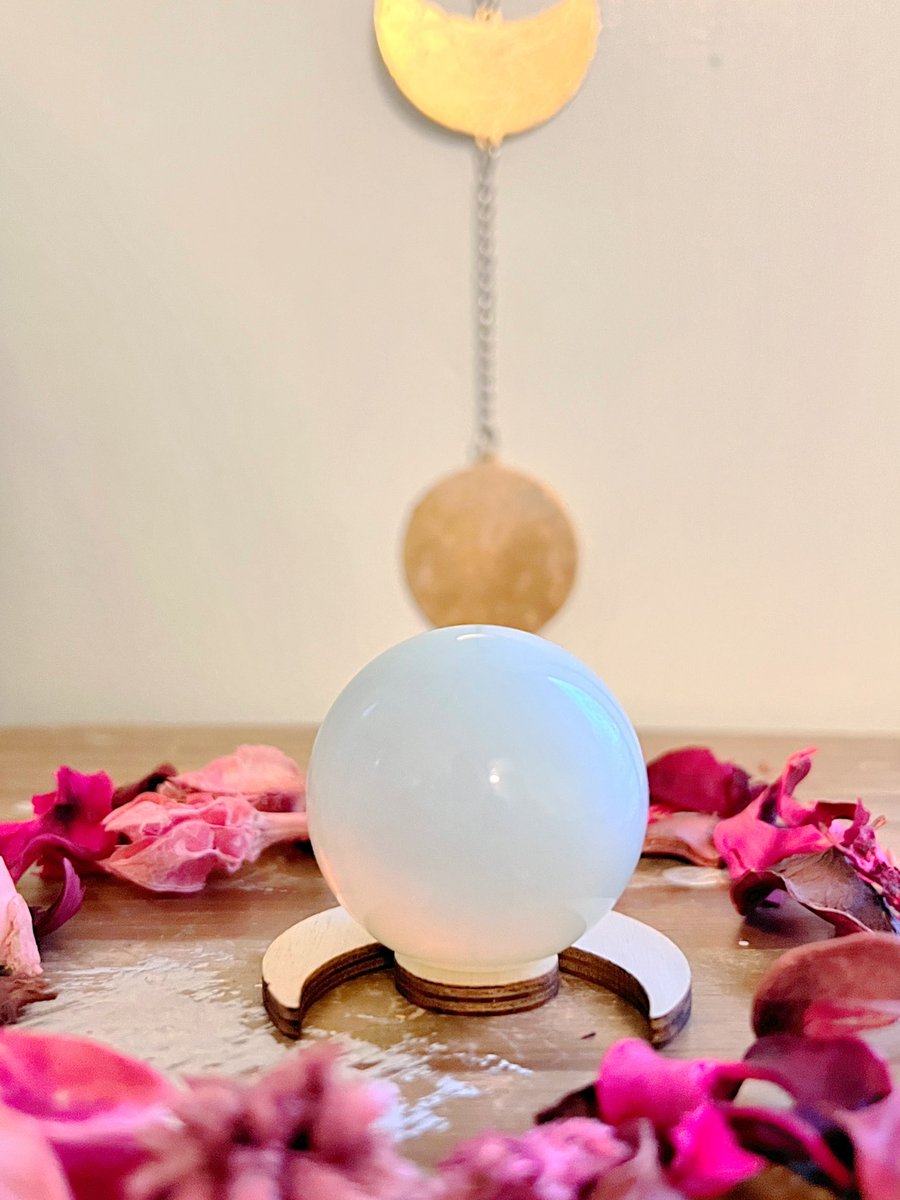 Annabtlouise's tweet photo. Wanting to do some online shopping while relaxing tonight? 🛍️ ✨

I would greatly appreciate your business! These beauties &amp; more are available in my shop!

VIDEOS BELOW ⬇️ 

📸: Sunstone, Green Jade, Opalite, Polychrome Jasper

https://t.co/YKjo4TVmPN comes with a gift!🤍✨ https://t.co/lK0pJytNXC