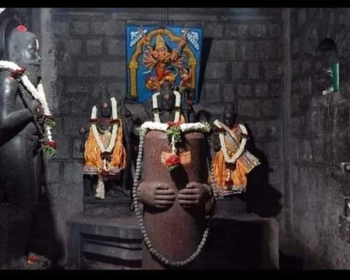 These are the original idols of Shri Rama, Lakshmana and Sita which were removed and sent to a safe place before the Ram Mandir was desecrated by Babur.

When Babur marched into Ayodhya, the caretaker of the temple Pandit Shyamanand Maharaj fled Ayodhya along with the idols
🙏..1