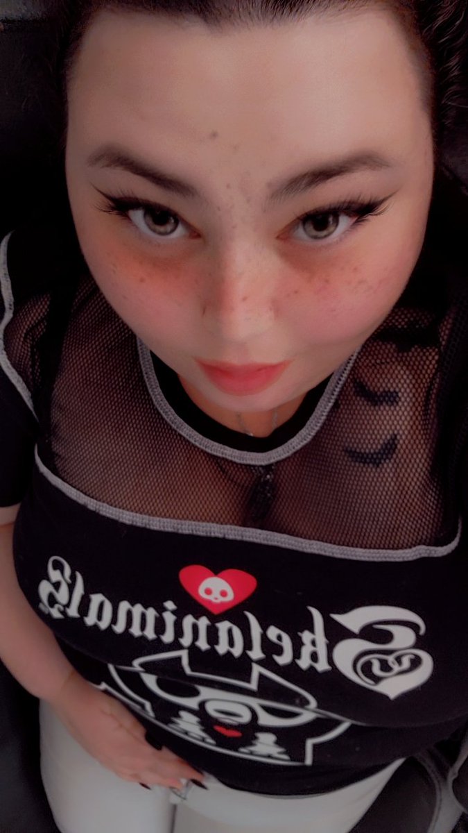 NayeliVampire's tweet photo. Live on twitch playing apex I'm 2 followers away from 300 As soon as I hit 300 Ill do a 24 hour stream So come join in on some chaos
https://t.co/SwQT2QCnFo
#gamerchicks #gamerwifey #altgamergirl #altstyle #gamerbrat #gamergirl #twitchaffiliate #twitchstreamer #plussizestreamer https://t.co/iAaubGxYZL