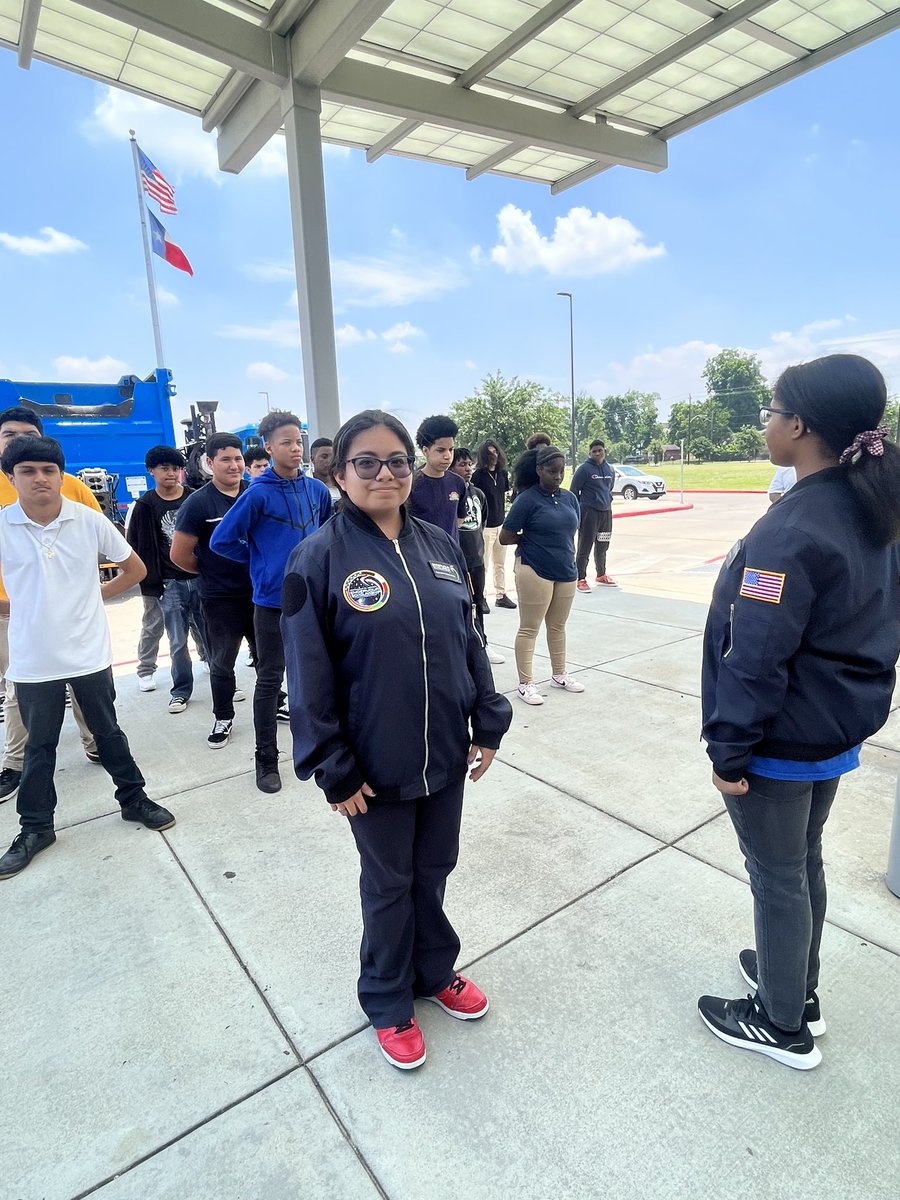 Artsdriven's tweet photo. Shout out to one of my amazing artists Elizabeth C. for winning 1st place in the Art Truck competition sponsored by City of Houston Solid Waste Department & HISD! #SuccessTheWashingtonWay!@_cphilli2 @HoustonTX @SylvesterTurner @HISDSupe @BTW_Houston https://t.co/G2x0AxZIHO