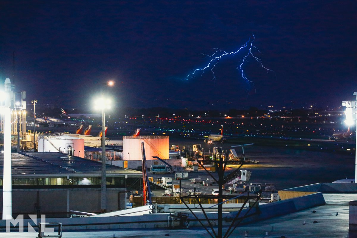 MIAAGovPH's tweet image. ⚠️⚡️#Explaining Lightning Red Alerts: In the interest of safety, all flight and ground operations at NAIA are temporarily suspended during a Lightning Red Alert. Normal flight operations resume when the alert is lowered to Lightning Yellow Alert.