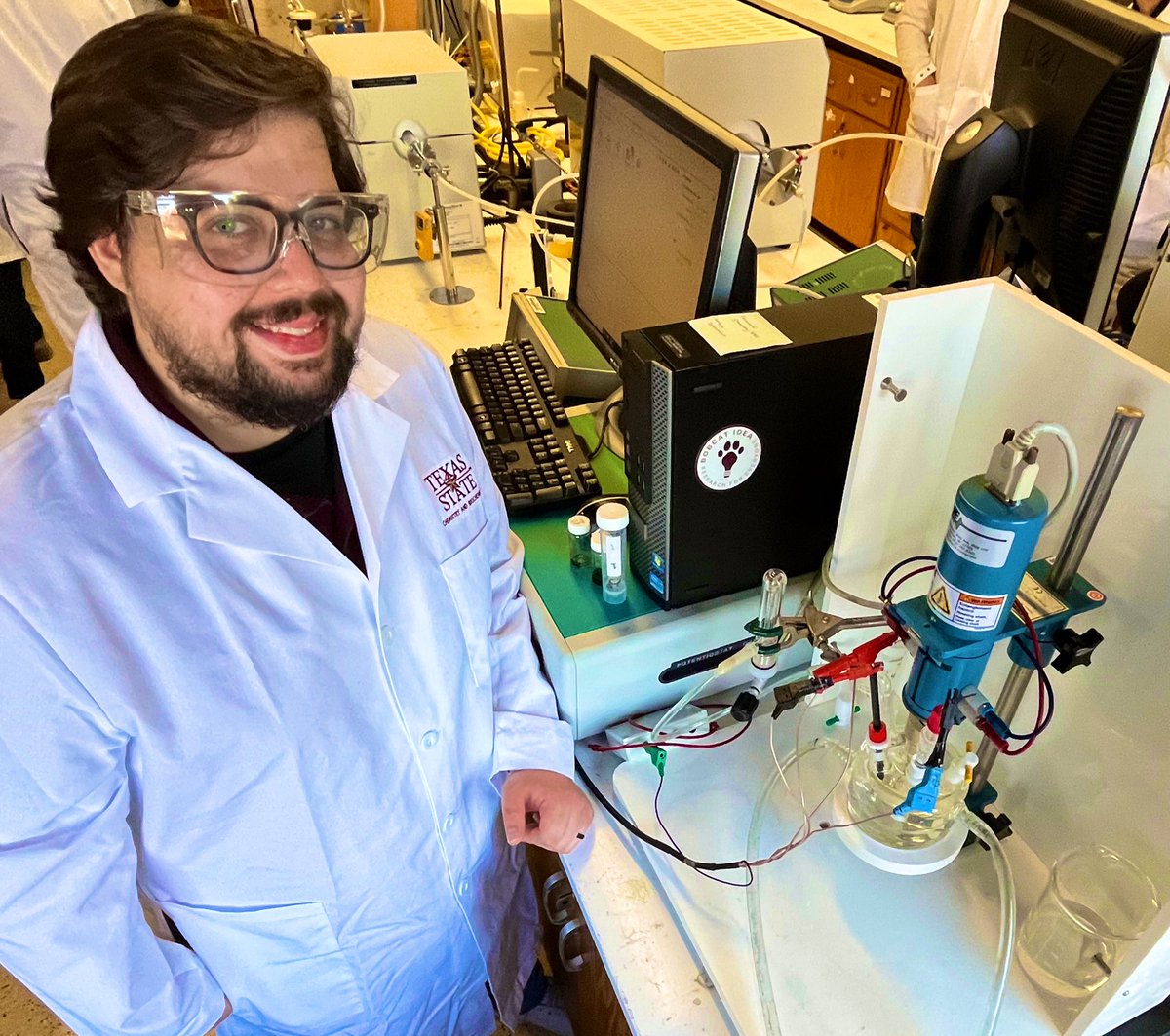kdamp's tweet photo. I donned a @txst lab coat, and spent the morning being amazed by our chem students and their professor, Chris Rhodes. Sam Kimmel taught me how to make a rechargeable battery using material readily available in the USA. Other students are creating hydrogen for an energy source.🐾 https://t.co/w4Kmr3Qvl8