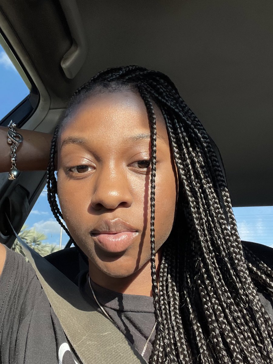 _brixnaaa's tweet image. i love camera selfies 😭😍