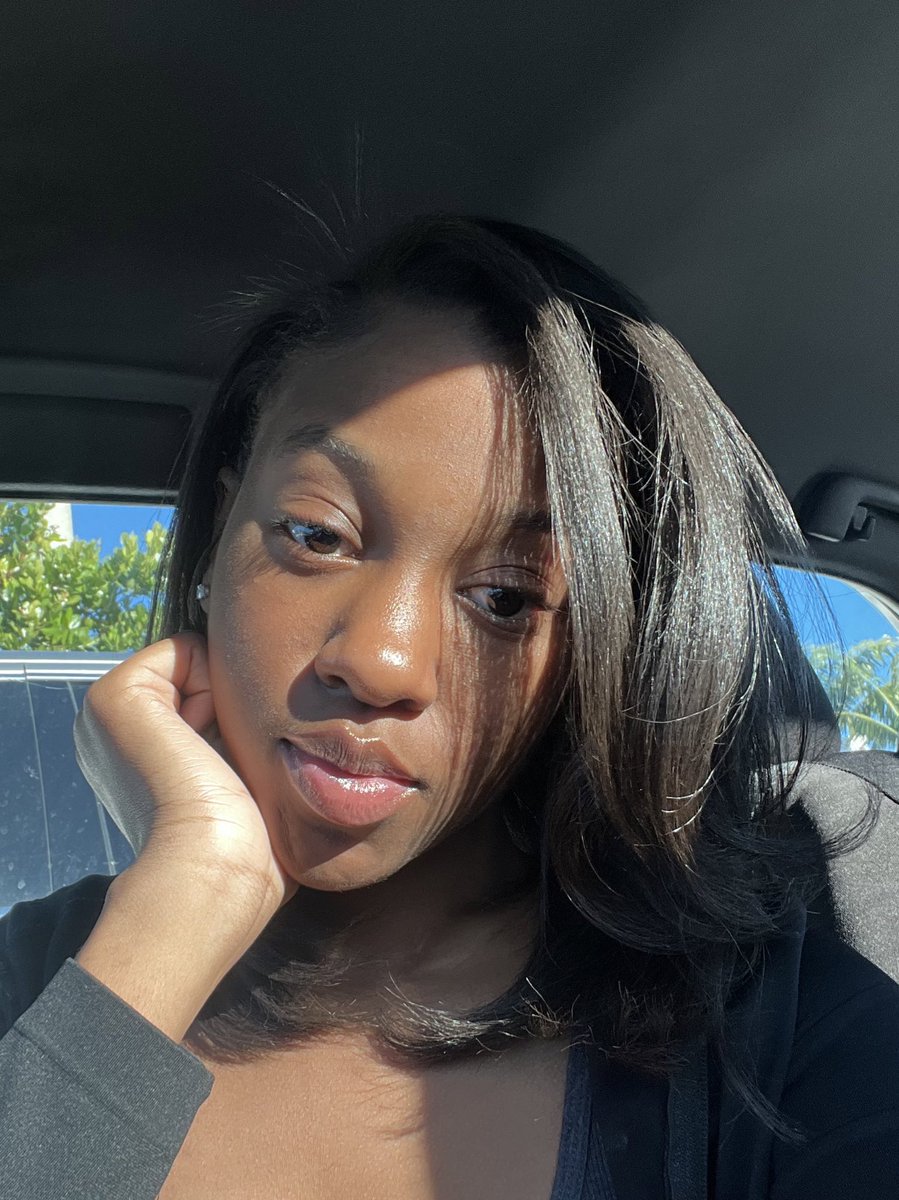 _brixnaaa's tweet image. i love camera selfies 😭😍