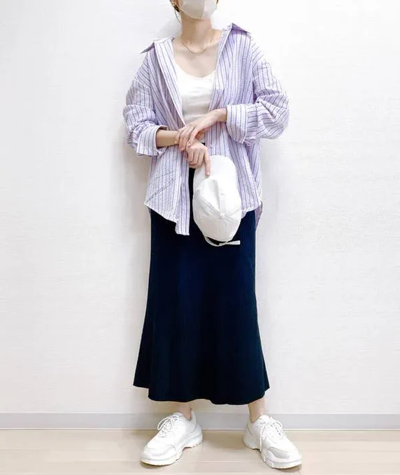 【H&M】夏中ガンガン着回せる!涼しげデザインの「楽ちんシャツ」ビスフェ巻きしたら可愛すぎた…!   H&Mの「コットンクレープシャツ」は、軽い着心地で夏まで大活躍してくれる1枚。ビスチェ風にアレンジもできる優れものなんです!