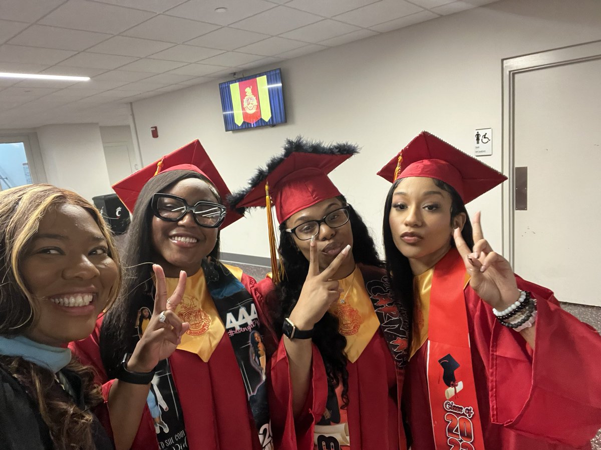 AnimeEducator29's tweet photo. My first graduating class of Shroder High School! Thank you @iamdrkareema  
Here's to Class of 2023!!! https://t.co/1eQnI875K1