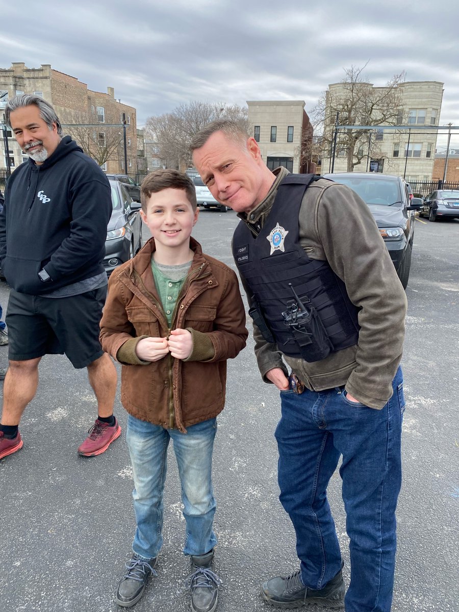 WolfEnt's tweet photo. Pretty cute when not gunning down our #ChicagoPD officers, huh? #OneChicago https://t.co/xqHX4ZMRcl