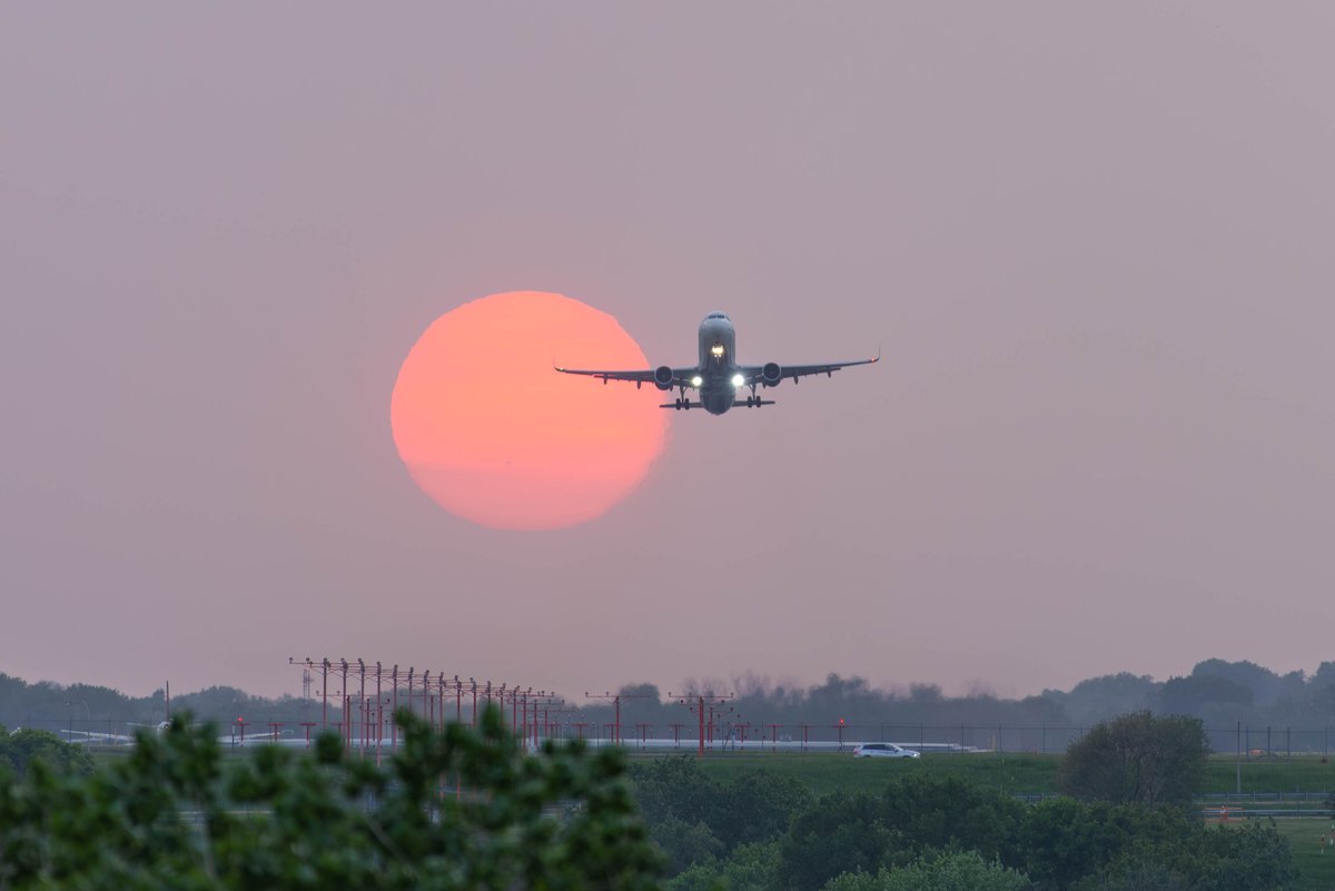 This was a planned alignment tonight as I discovered the sunset lined up with the east/west runway at MSP. The smokey sunset would be perfect. Somehow, I got one of two planes that took off in 50 minutes, to time it about as perfect as I could ask. #MSP #mnwx