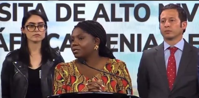 ortiz_elkin's tweet photo. Como se llama el delito de gastarse el erario de los #colombianos en pendejadas ? #MeEnferma https://t.co/JWVdMHXeHx