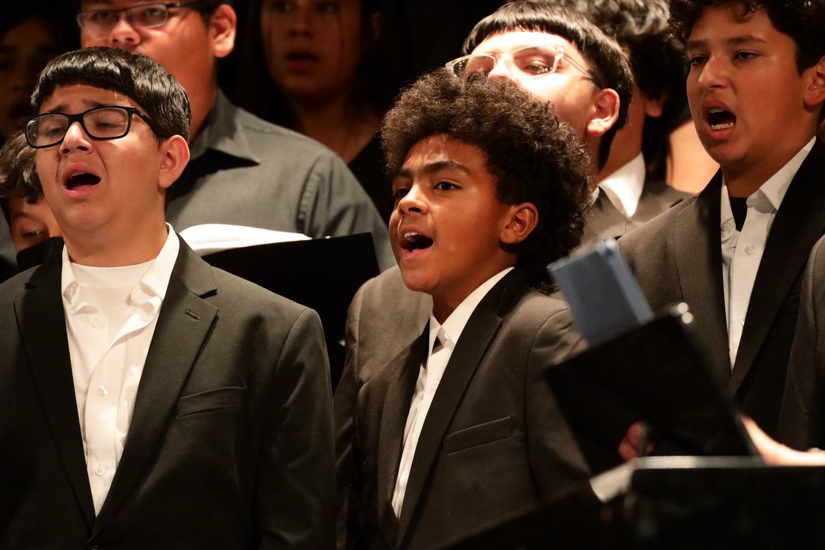 Our fine arts department held their annual Honors Concert tonight at the Magoffin Auditorium.

We are extremely thankful to have such talented students and educators representing our district!

Gallery:
smugmug.com/gallery/n-s792…

#WeAreClintISD
#ClintISDWillBeHeard