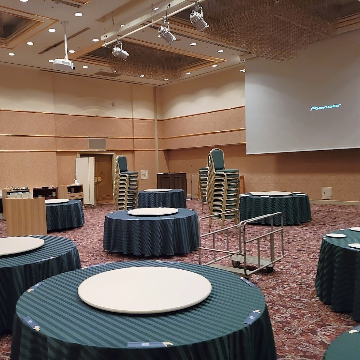 keio_photon's tweet image. BTW, as the chair of the organizing committee, I went to Hakodate last month to check out the conference venue. It&apos;s wonderful! Here are some sneak peeks of Hakodate.