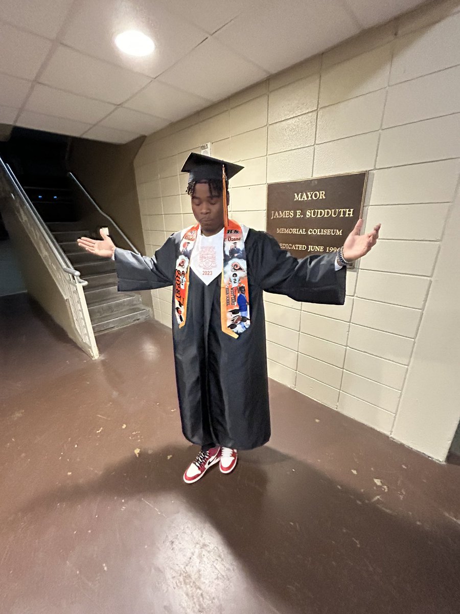thekrisozane's tweet photo. done. #honorgrad #foreverprotected💜 https://t.co/0Rrtk95ezm