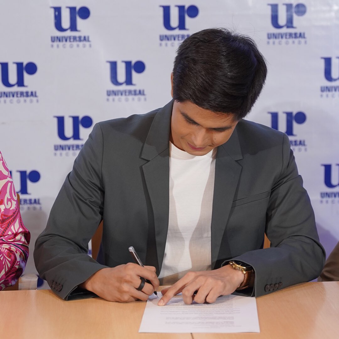 universalrec_ph's tweet photo. Mark Rivera @mmarkrivera is one of the latest additions to the Universal Records Philippines artist roster! ❤️ https://t.co/BDbKnvfQ3b