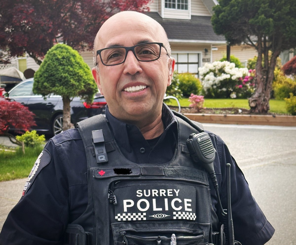 1/2 Had a great conversation with a member of ⁦@surreyps⁩.  He came to our neighbourhood to discuss an incident that occurred a few weeks ago. He met residents & later we all said: THIS is what we want in Surrey; Community Policing. 
#bcpoli #surreybc #surreypolice