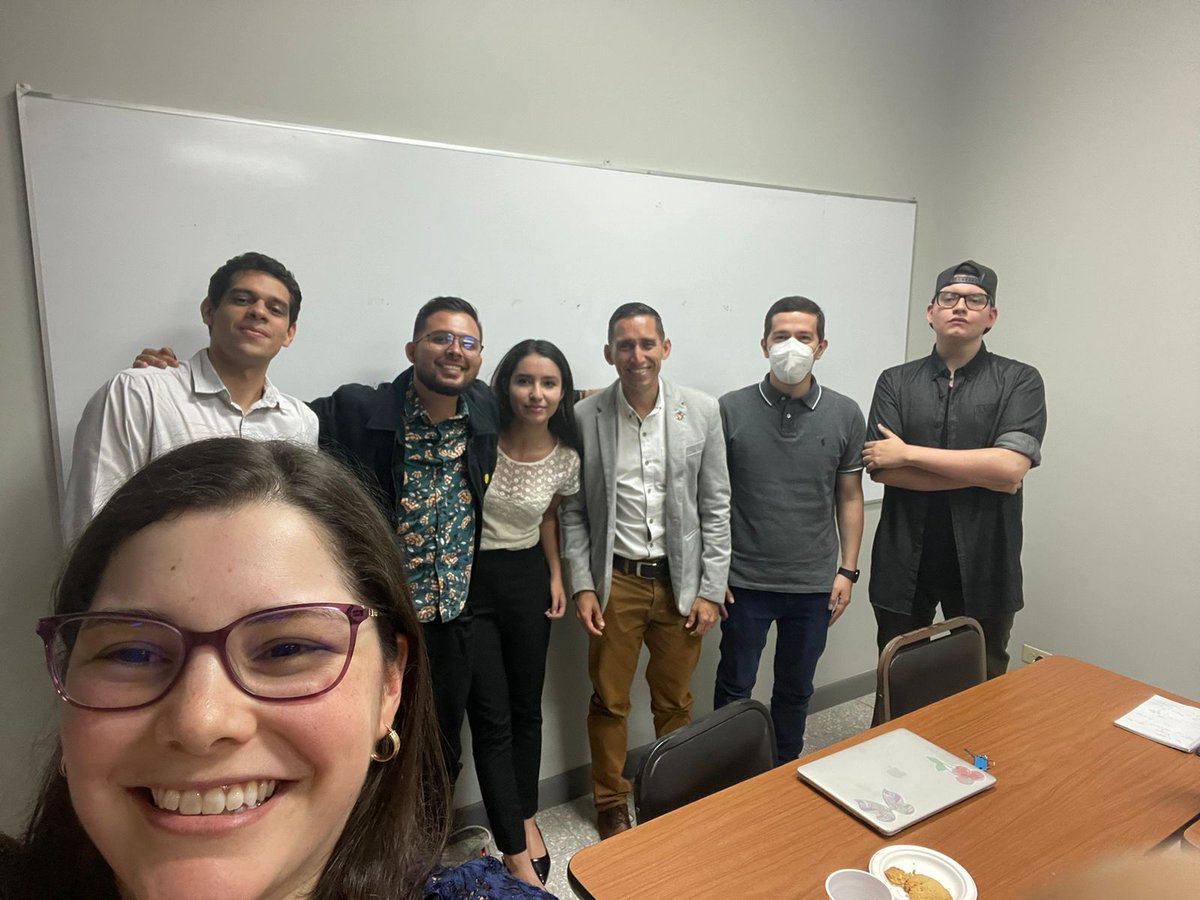 Disfrute mucho con @EugeAgui y los estudiantes de Licenciatura de la Carrera de Ciencias Políticas. Muchísimo nos queda por hacer pero llena de optimismo saber que nuestras juventudes aportan para cambiar la realidad nacional.