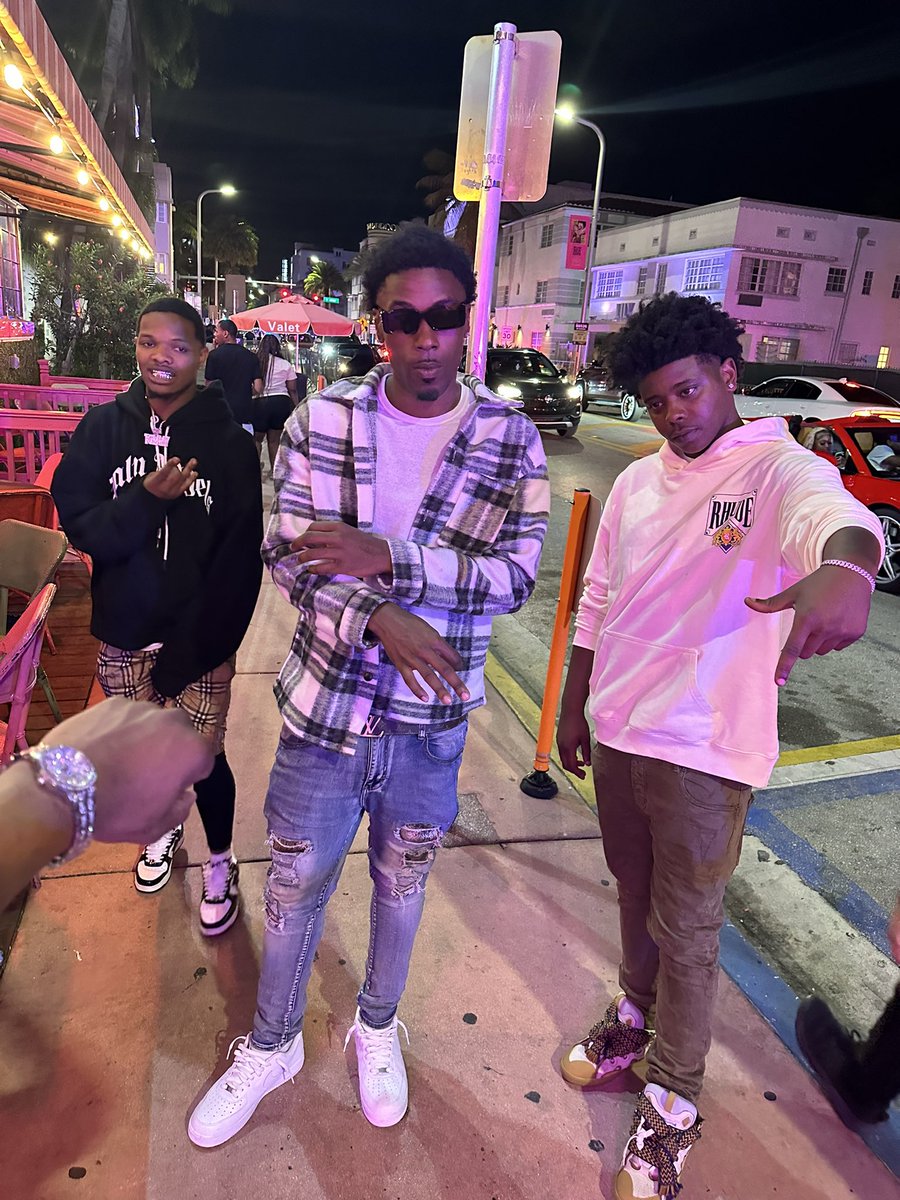DaPlug11's tweet photo. Gang took over Miami🦎 https://t.co/RLIKBCNFi3