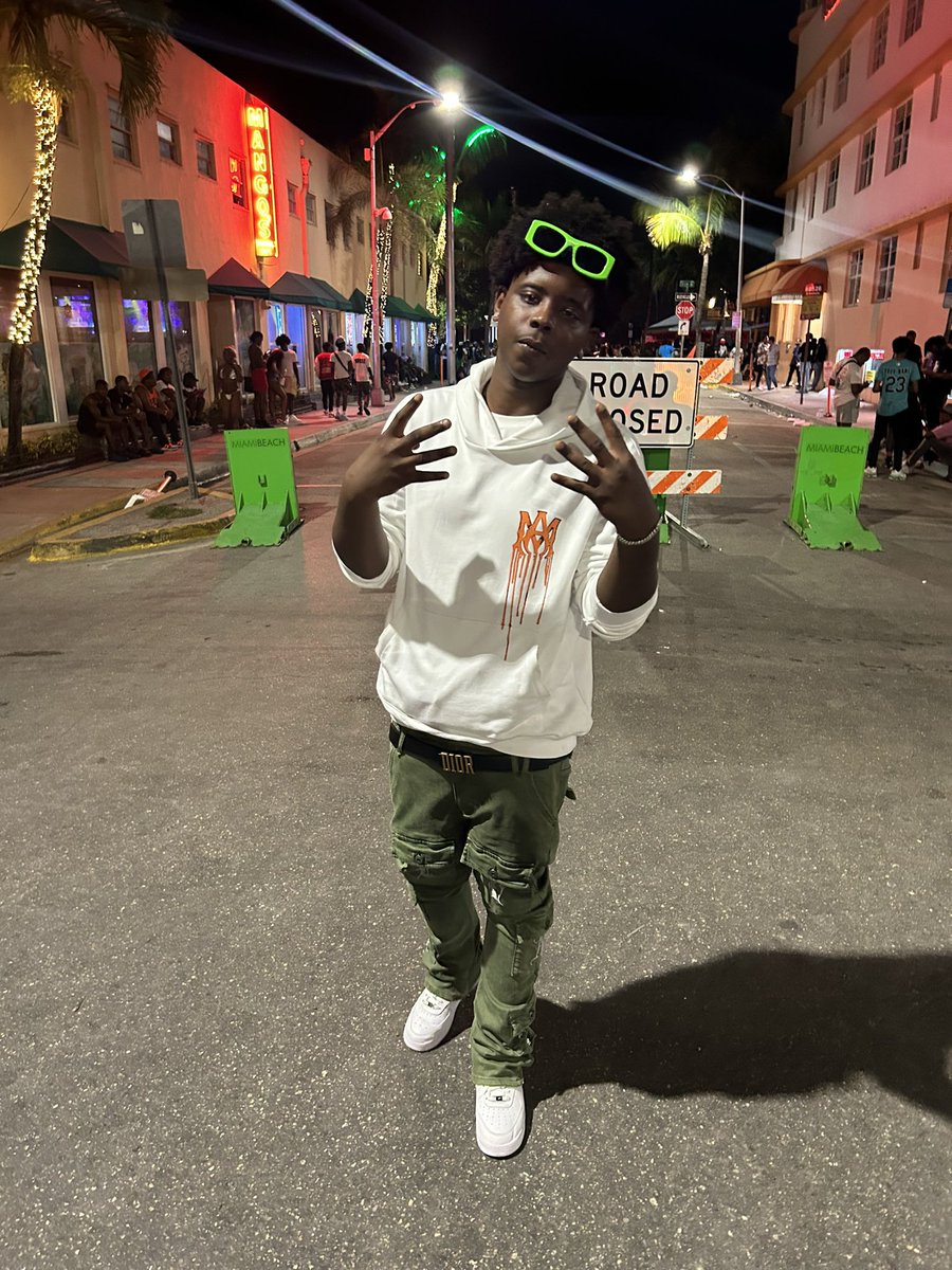 DaPlug11's tweet photo. Gang took over Miami🦎 https://t.co/RLIKBCNFi3