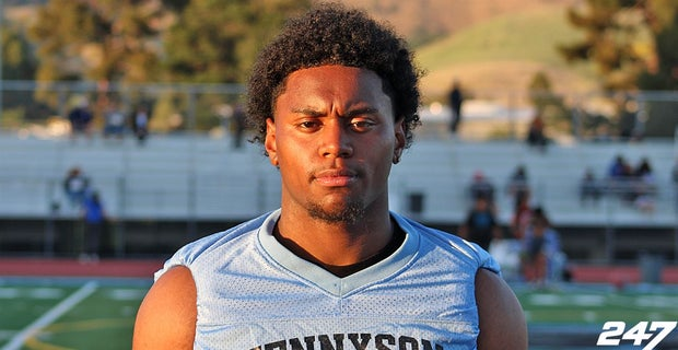 BrandonHuffman's tweet photo. 247Sports was throughout Northern California last week, in Sacramento, Solano County, the East Bay, the North Bay, San Francisco and the South Bay and here are some of the recruiting news and notesΒ from the road https://t.co/YpiinoJiqe https://t.co/ziJwoUmAty