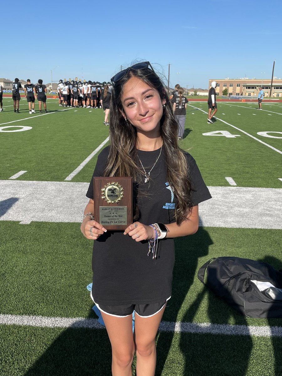 addiedlg's tweet photo. We are so proud of Hailey! A couple of days ago, we learned she passed her Medical Assistant Certification test, and today she was recognized as Harlan’s Athletic Trainer of the Year! Hard to believe her Senior year is almost over.  @hnicolee04 @RichardDlgNISD @HarlanSportsMed https://t.co/tYFgvDnvdW