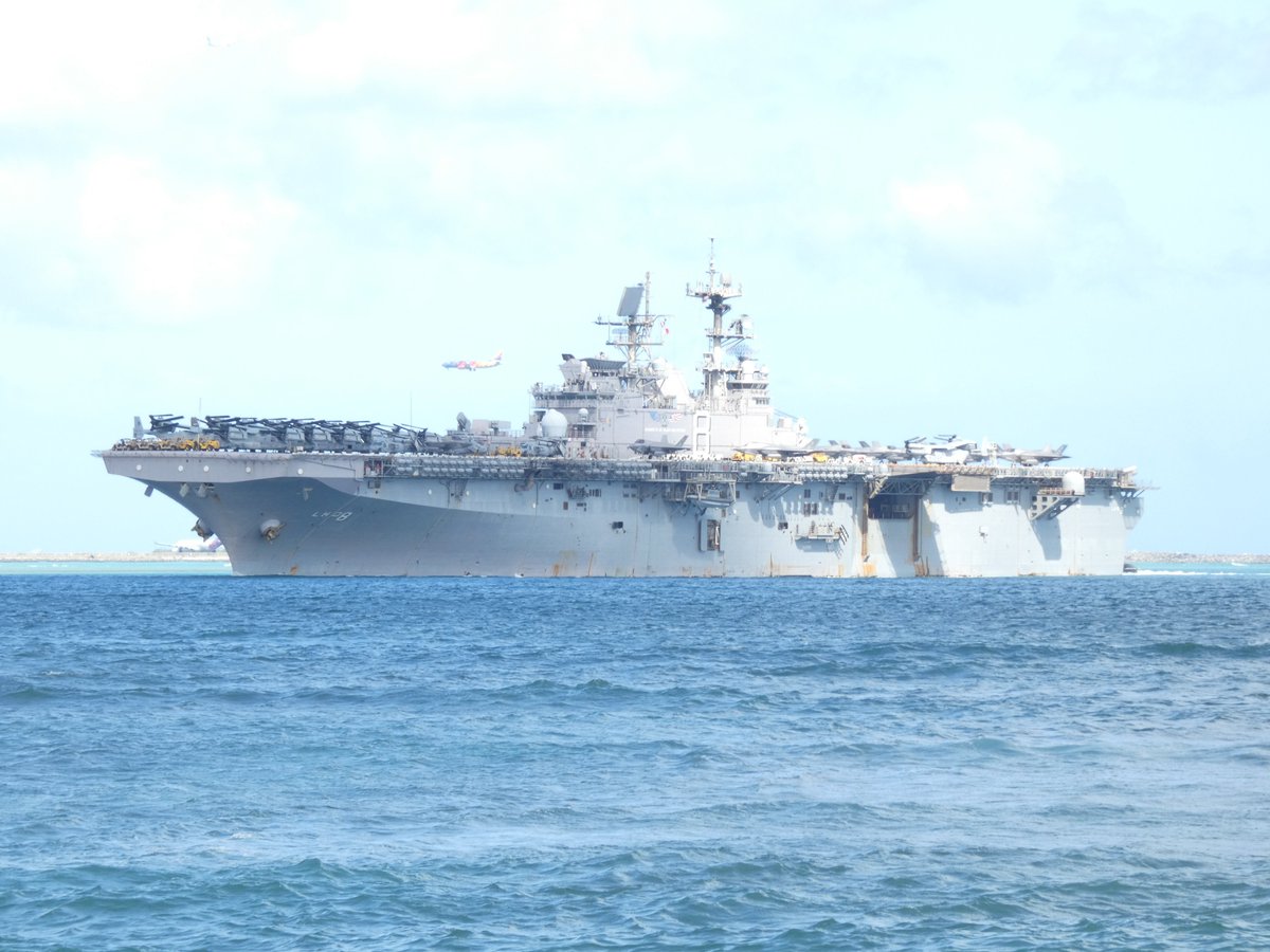 USS Makin Island (LHD 8) Wasp-class amphibious assault ship coming into Pearl Harbor - May 24, 2023 #ussmakinisland #lhd8

SRC: TW-@ES12071207