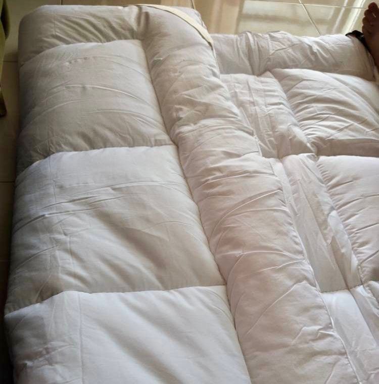 Korang yang mana students or stay rumah sewa tuh, tolong la jaga tulang belakang! Pakai topper mattress ni jer, auto jadi katil hotel sebab rasa gebu gila 🥹😭