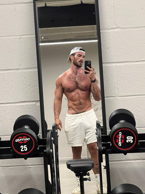 ya sure I&rsquo;ll give you a spot https://t.co/M2ffTHsoKp